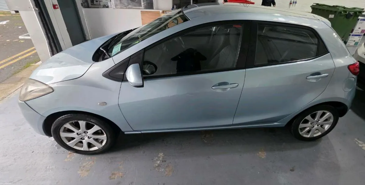Mazda 2 2010 - Image 1