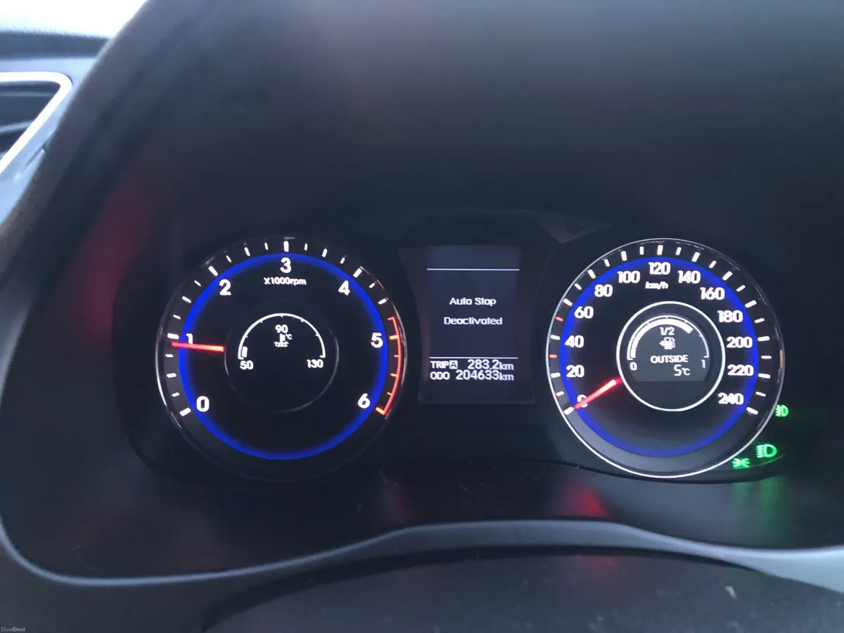 HYUNDAI i40 LUXURY NCT 27 TAX 7/26!AS NEW SMALL - Image 2