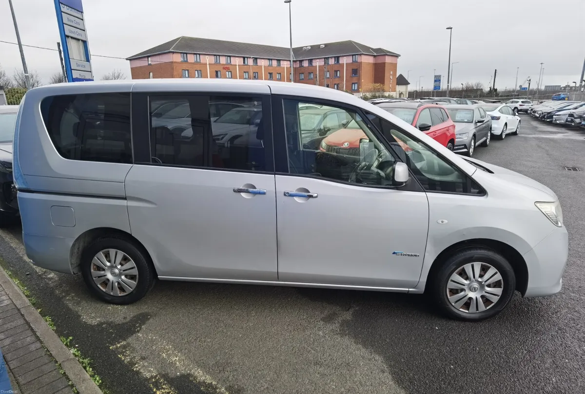NISSAN SERENA  AUTOMATIC *8 SEATER* PETROL HYBRID - Image 4