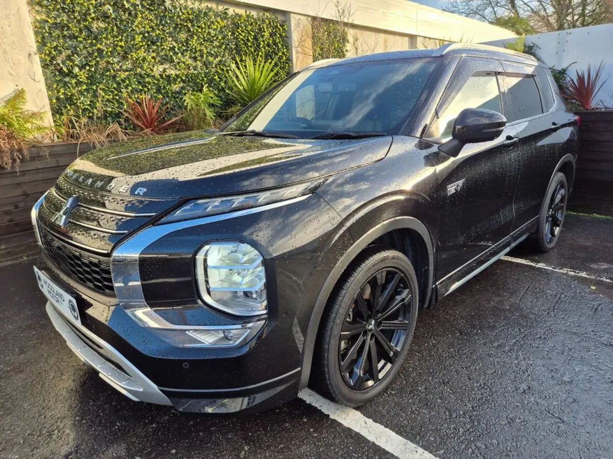 Mitsubishi Outlander 2.4 HYBRID / 7 SEATER / EXCEE - Image 3