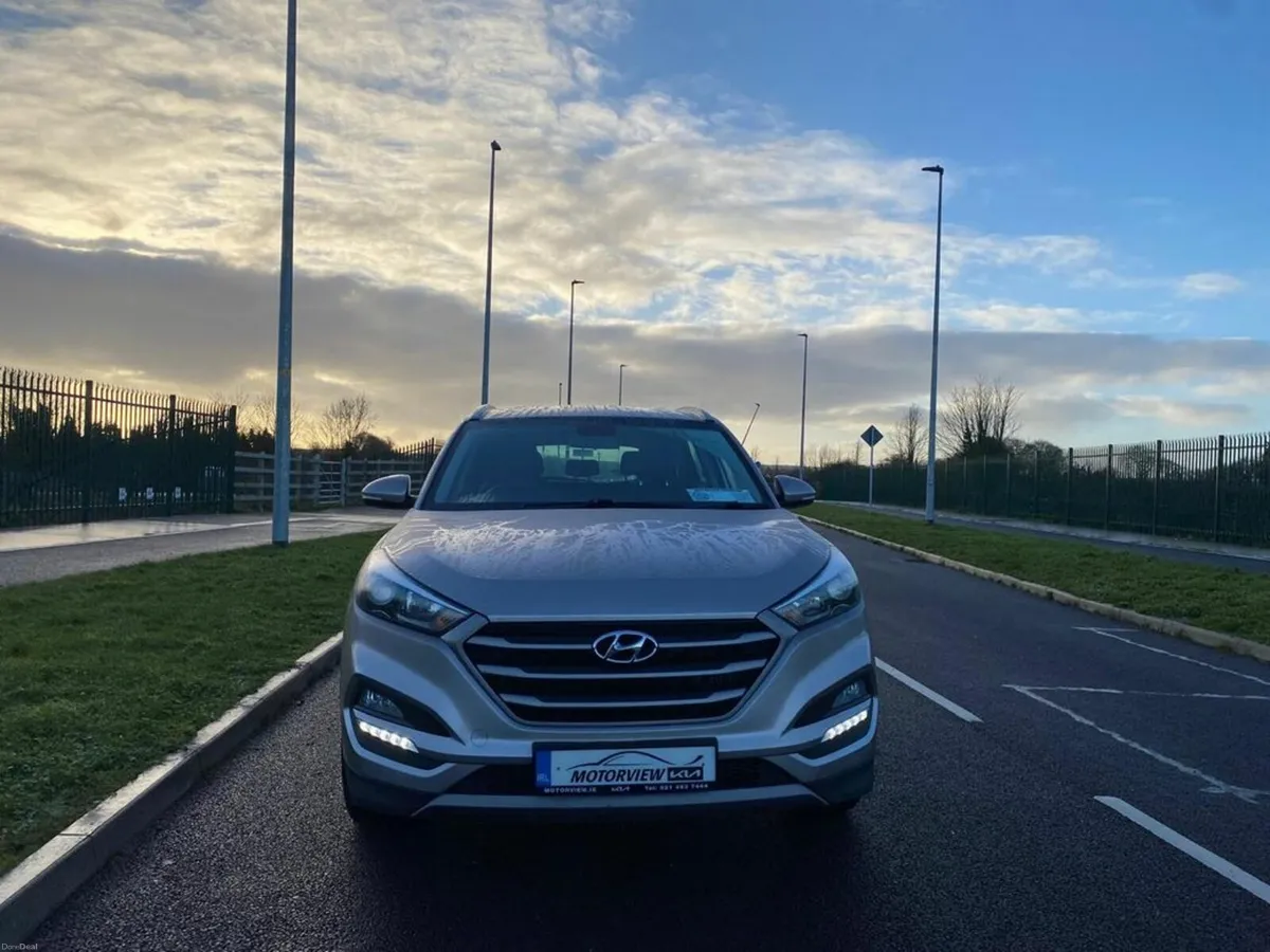 Hyundai Tucson 2.0D 4WD Executive Spec Leather Sat - Image 4