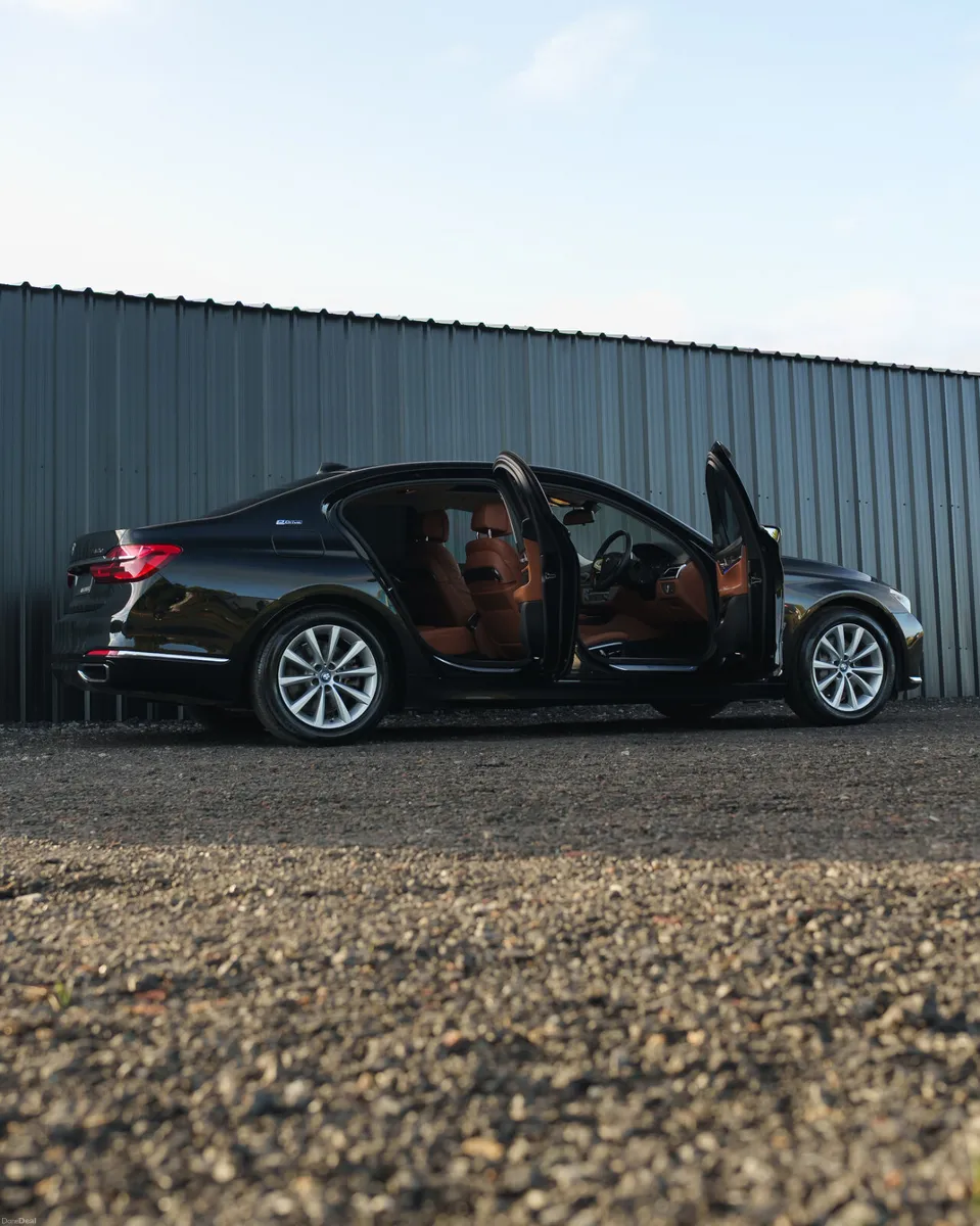 BMW 740e Luxury - Image 1