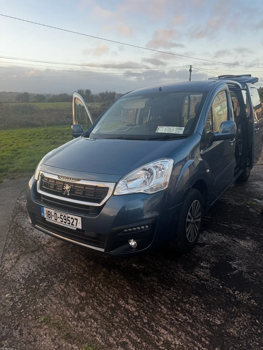 Car wheelchair Accessible - Image 1