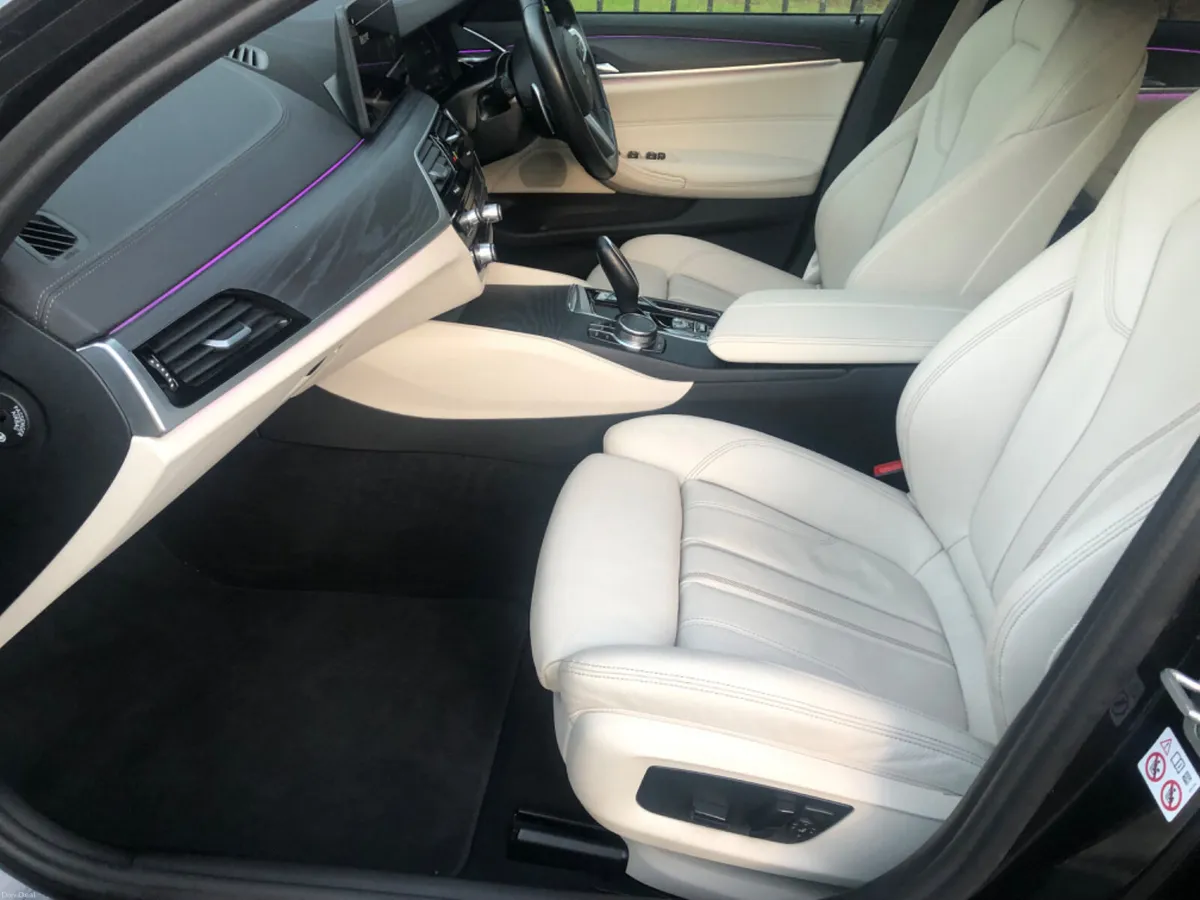 2024 BMW 520 TOURING IVORY LEATHER - Image 2