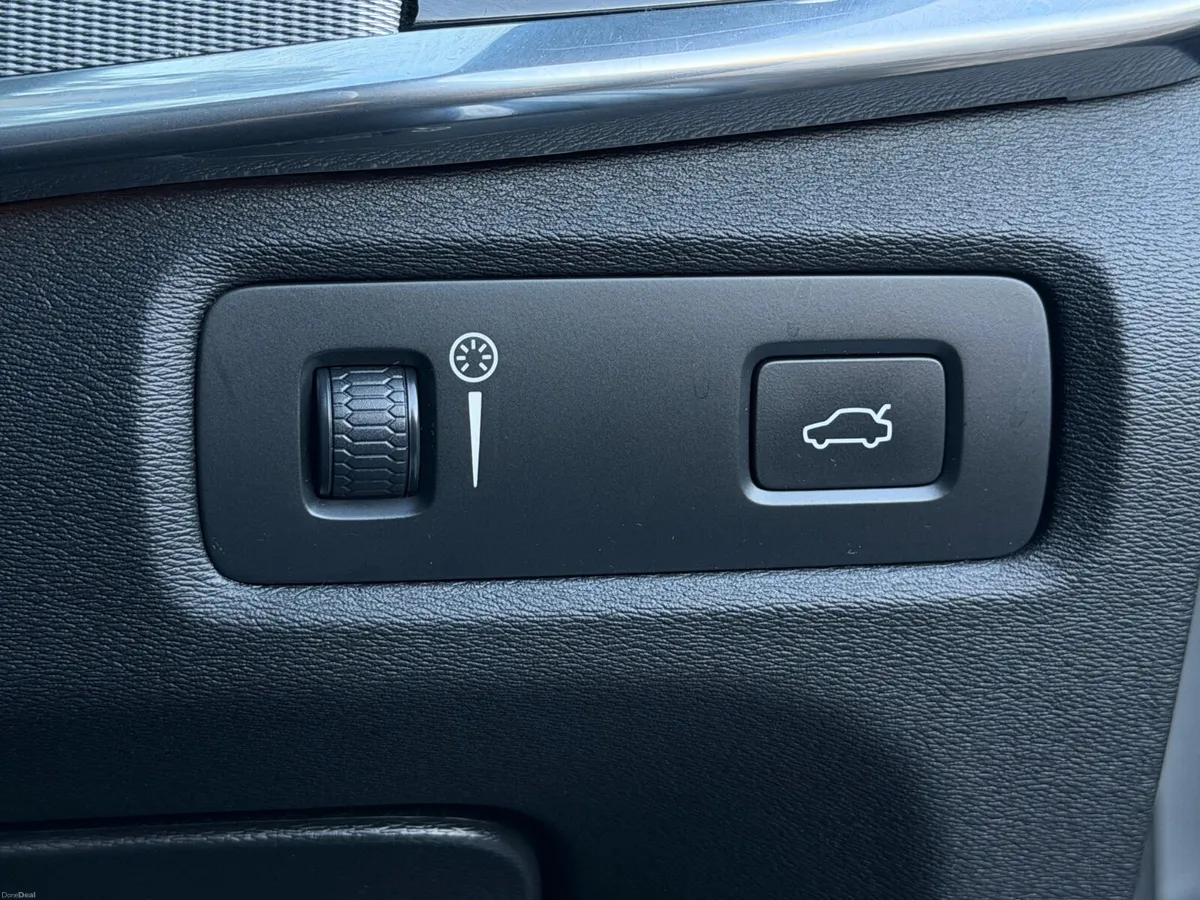 18 VOLVO S90 2.0 TD D4 R-DESIGN 190BHP AUTO REDUCE - Image 2