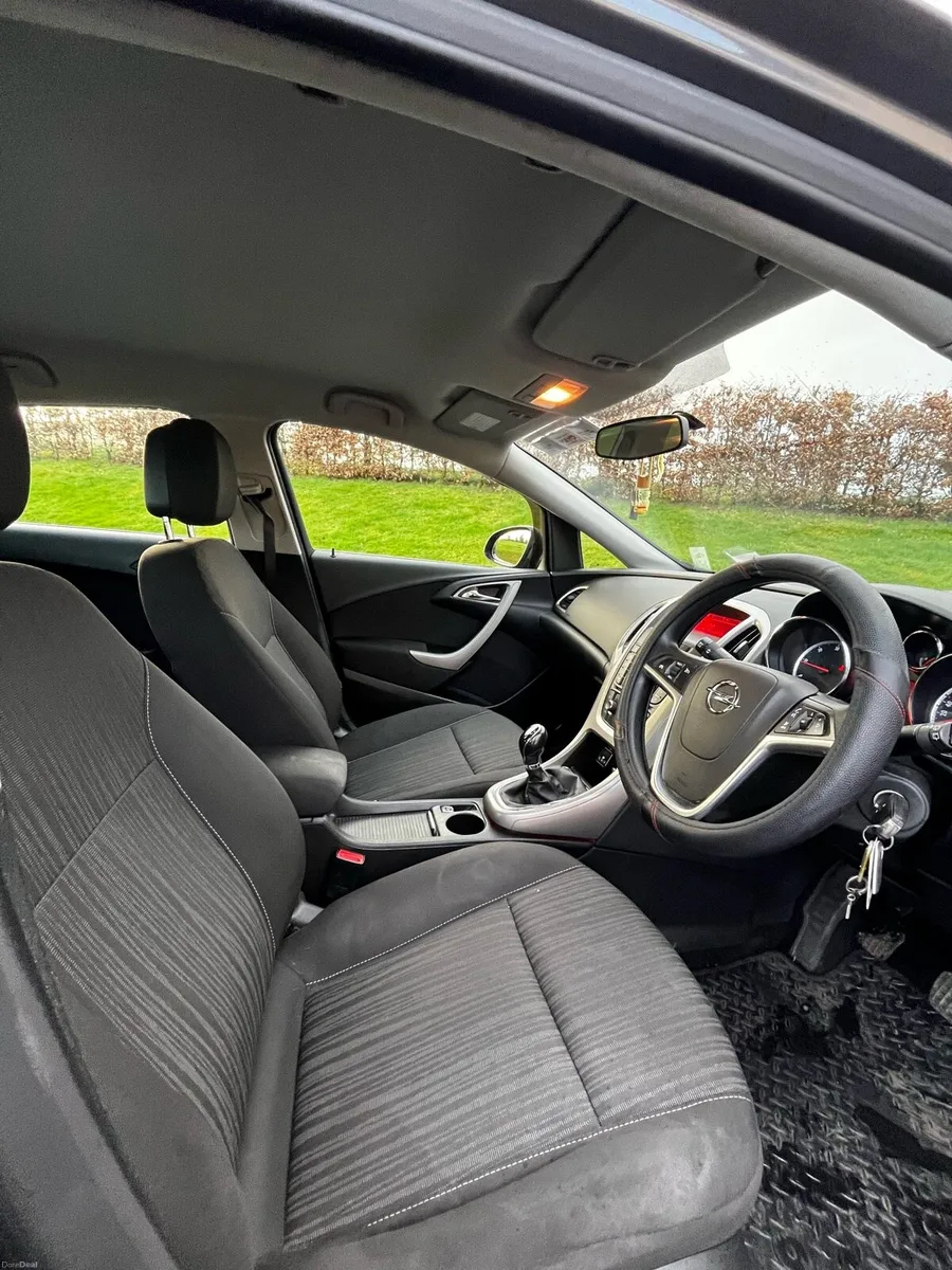 Mercedes Benz E220 - Image 3