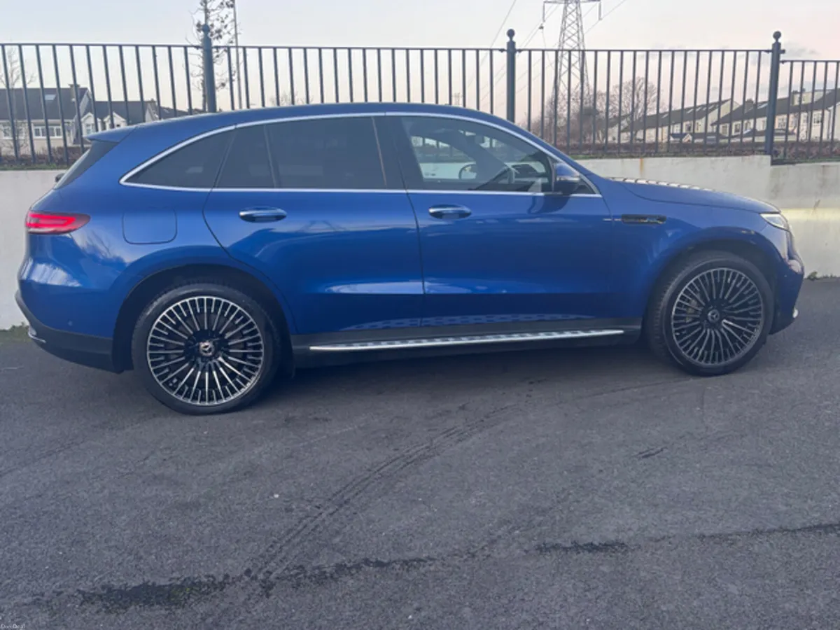 MERCEDES-BENZ EQC 400 AMG LINE PREMIUM 4MATIC - Image 4
