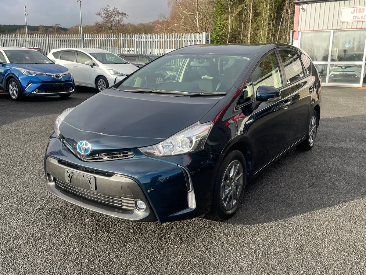 2016-2 Toyota Prius Alpha - Image 3