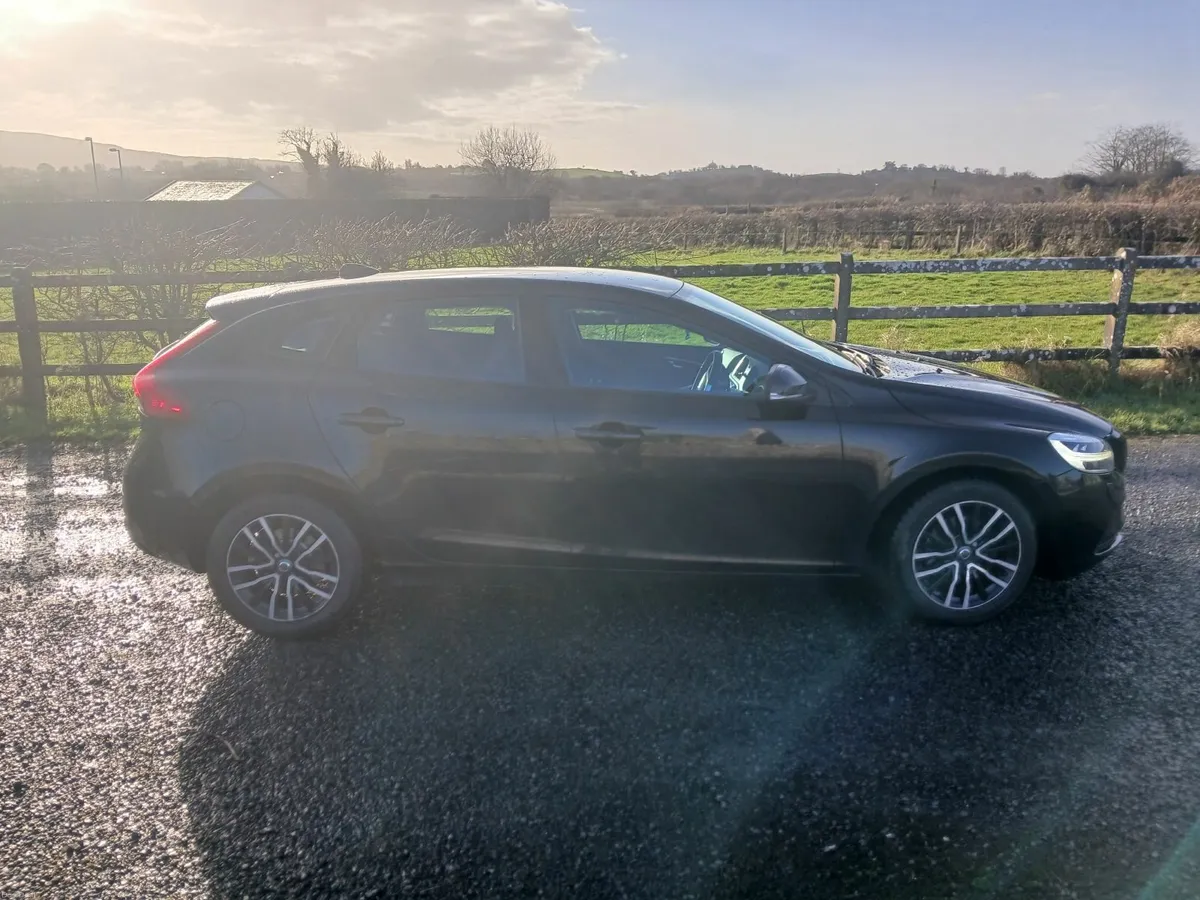 Volvo V40 2017 2.0 trade or swap - Image 4