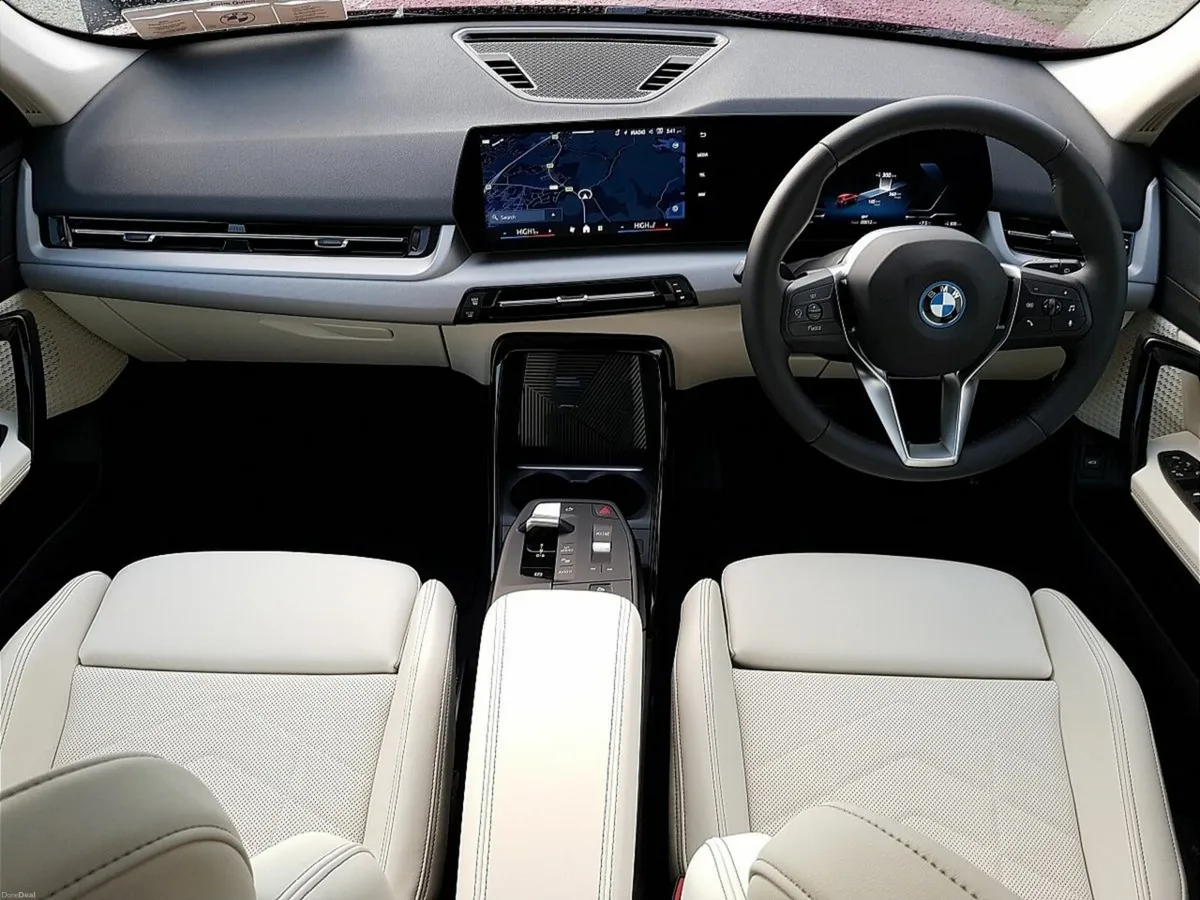 BMW iX1 iX1 eDrive20 Sport - Image 4