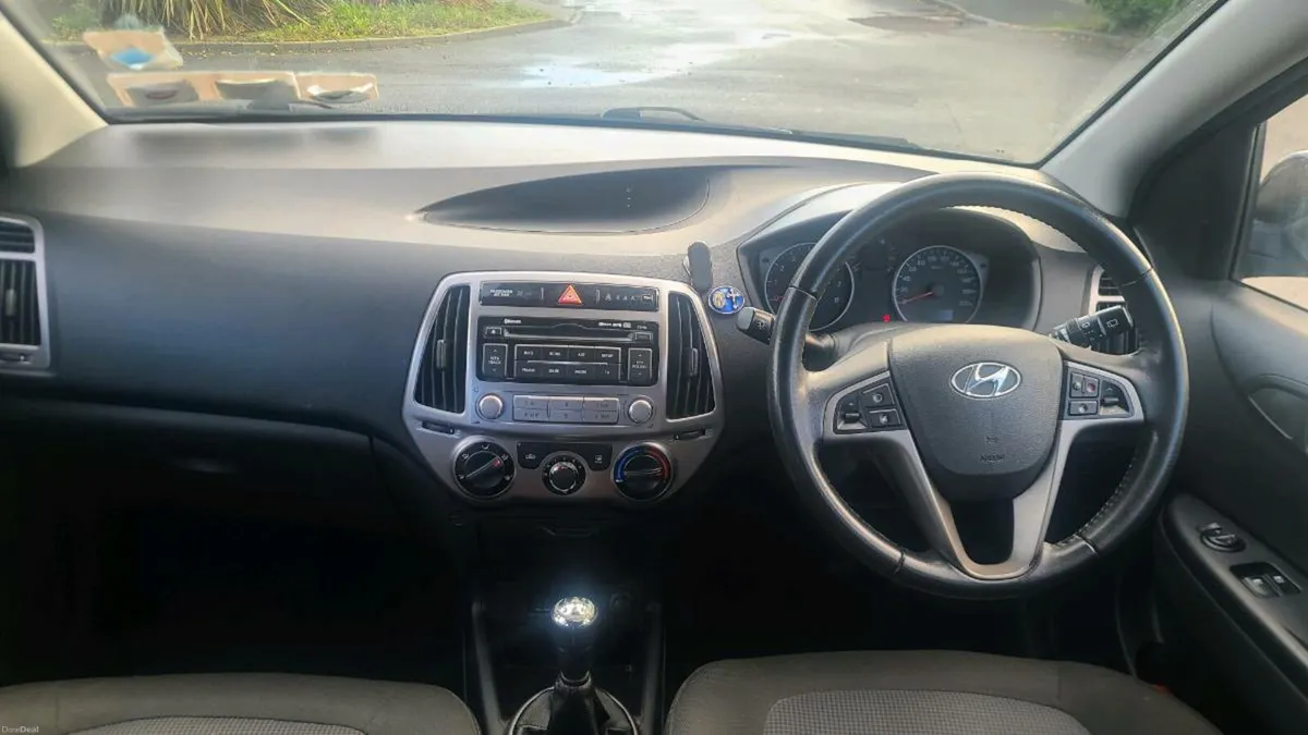 Hyundai i20 with Reverse Parking Camera - Image 2