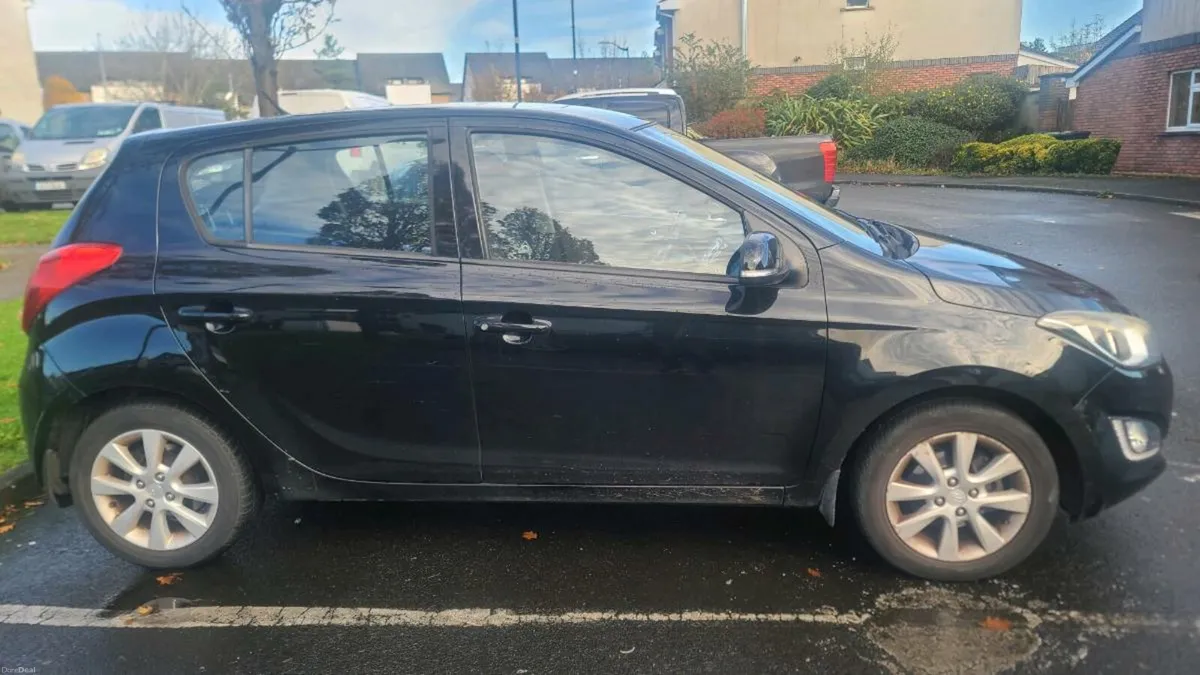 Hyundai i20 with Reverse Parking Camera - Image 4