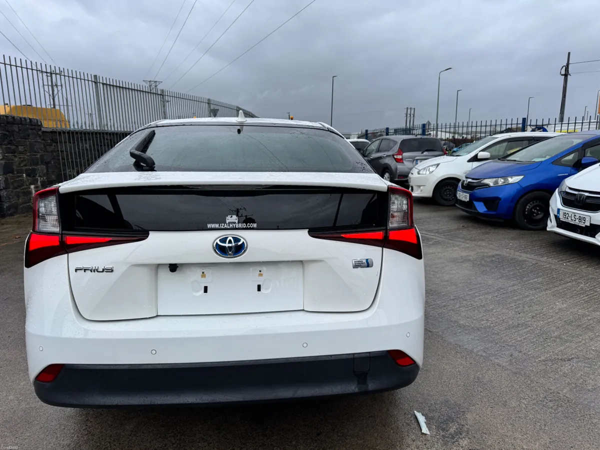 🔋 2020 Toyota Prius Hybrid - Image 4