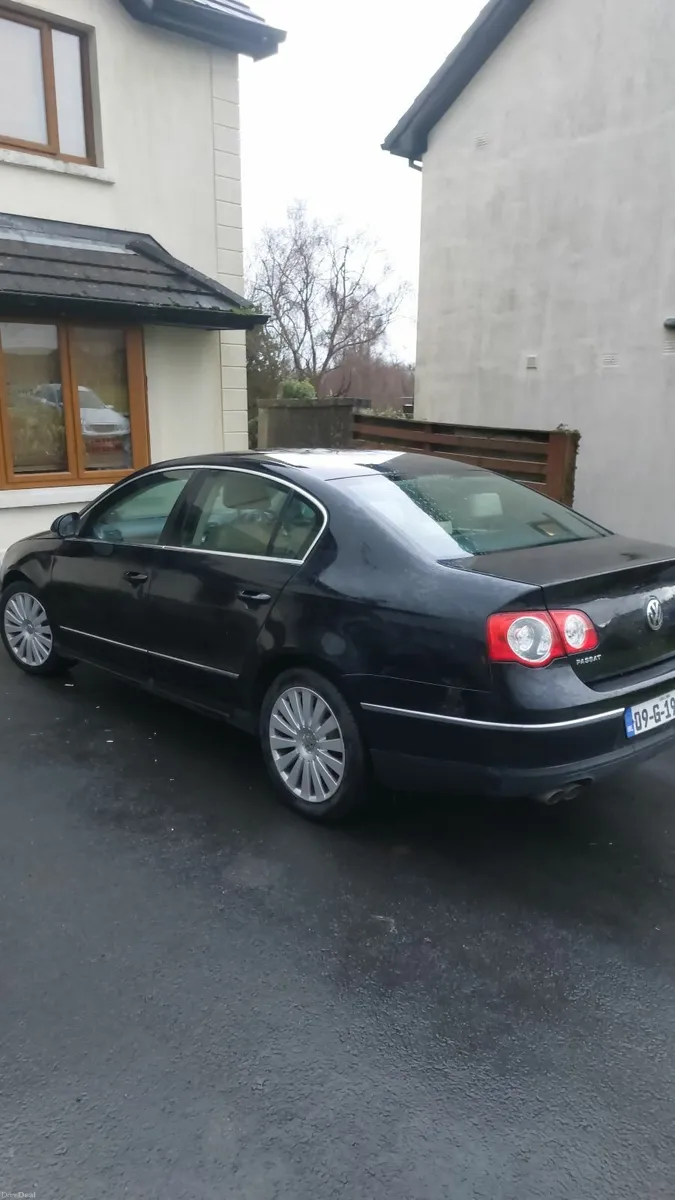 Volkswagen Passat 2009 - Image 2