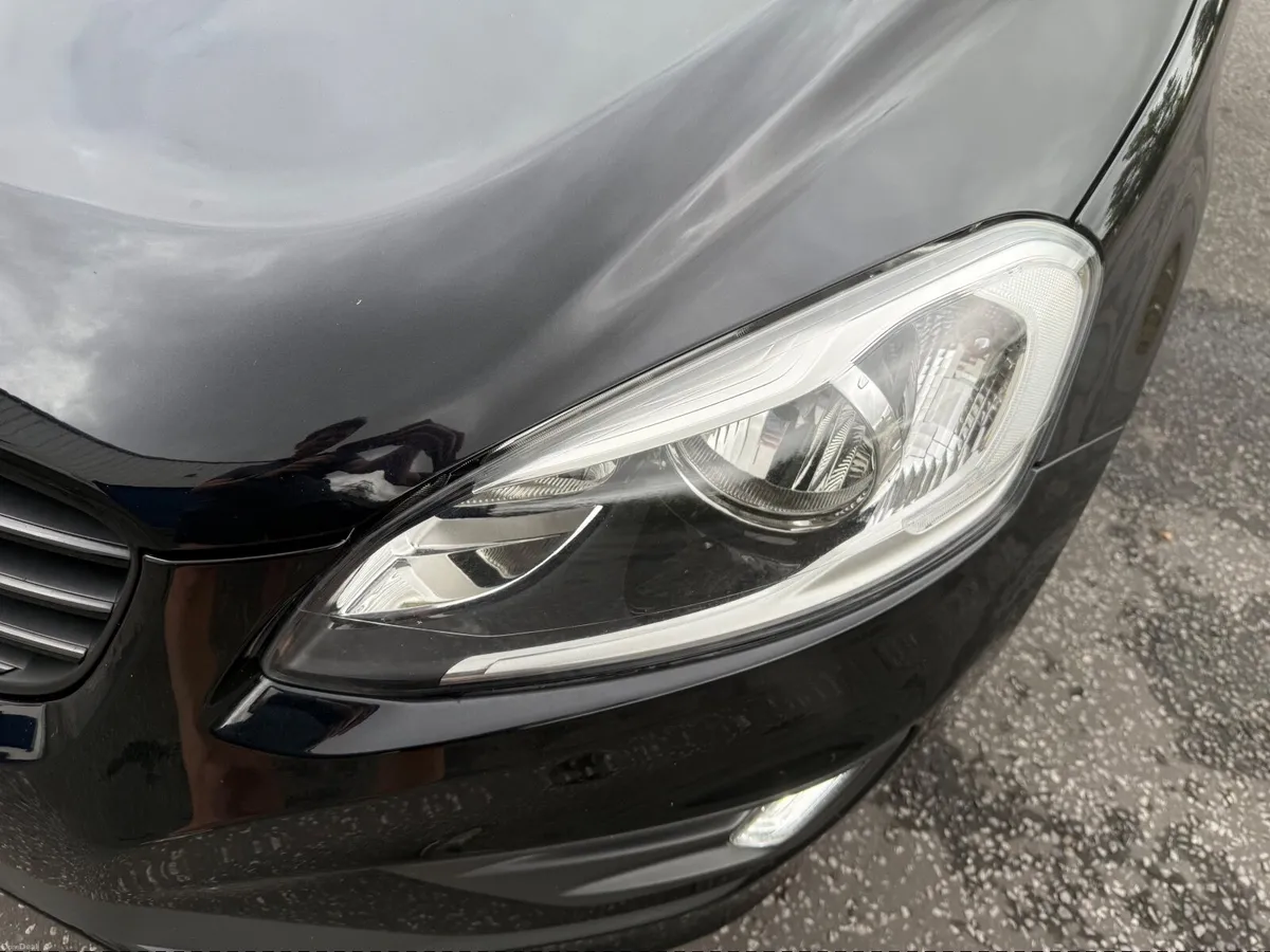 Volvo XC60 2015 (R-Design). Leather. LOW MILEAGE - Image 2