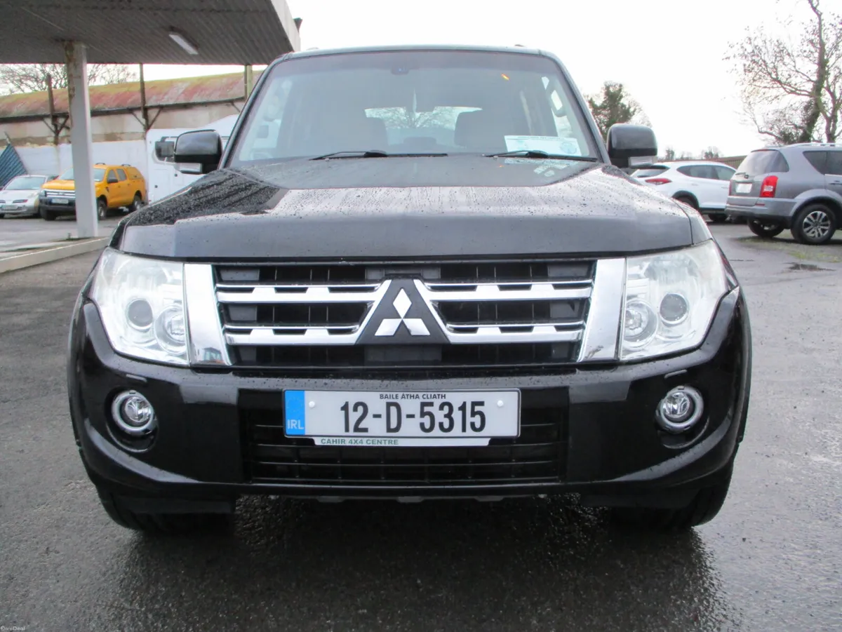 Mitsubishi Pajero 3.2 DID UTILITY AUTO - Image 2
