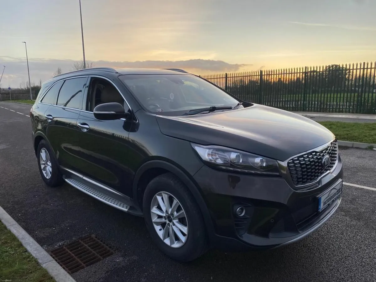 Kia Sorento 7 Seater 2.2D Premium Spec IMMACULATE - Image 3