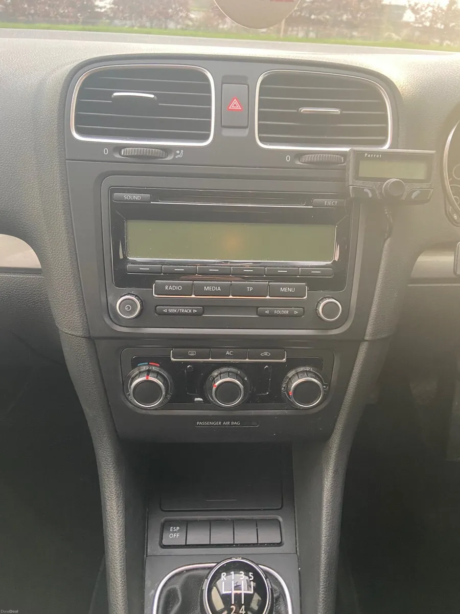 Volkswagen Golf 2010 - Image 4