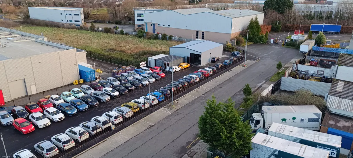 Volkswagon golf 1.4L petrol black - Image 1