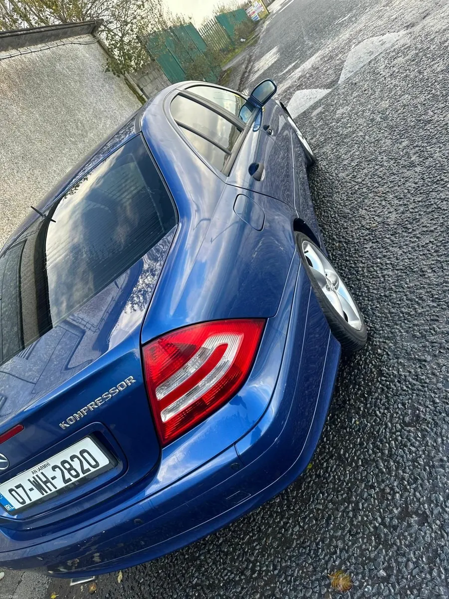 Mercedes-Benz C-Class 2007 - Image 2