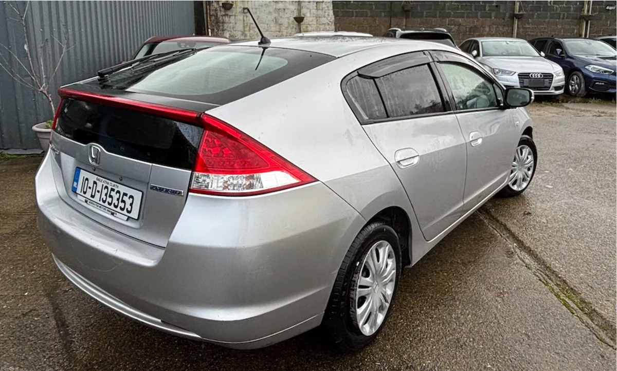 2010 Honda Insight Hybrid – Automatic – Very Low M - Image 4