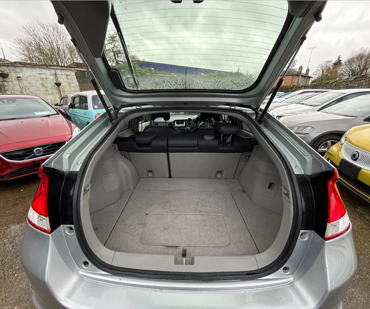 2010 Honda Insight Hybrid – Automatic – Very Low M - Image 3