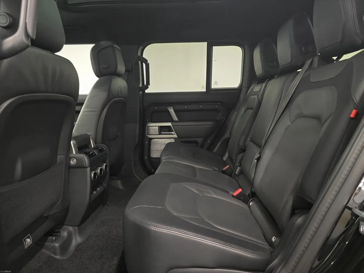 Land Rover Defender Diesel Estate X-Dynamic HSE - Image 4
