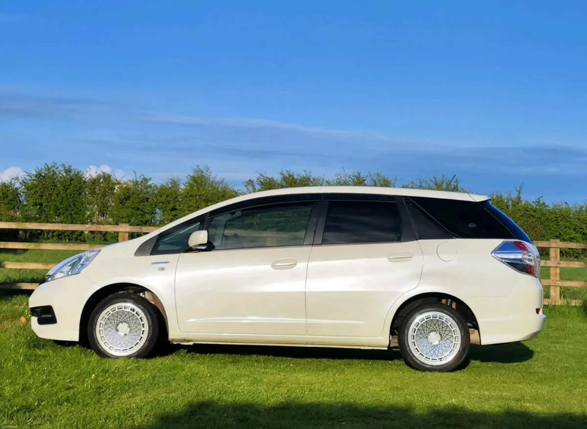 Honda fit Shuttle jazz  hybrid price negotiable - Image 3