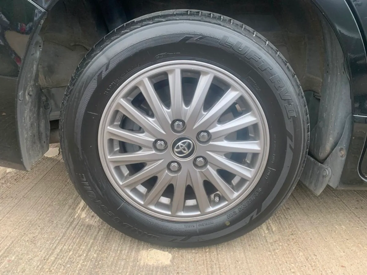 TOYOTA ESQUIRE 2015 1.8 HYBRID 7 SEATER - Image 3