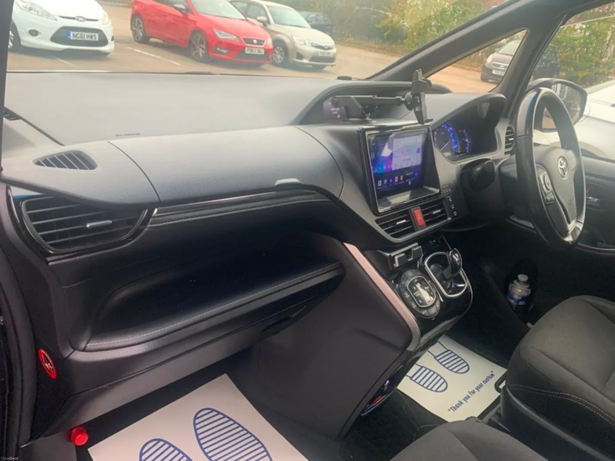 TOYOTA ESQUIRE 2015 1.8 HYBRID 7 SEATER - Image 4