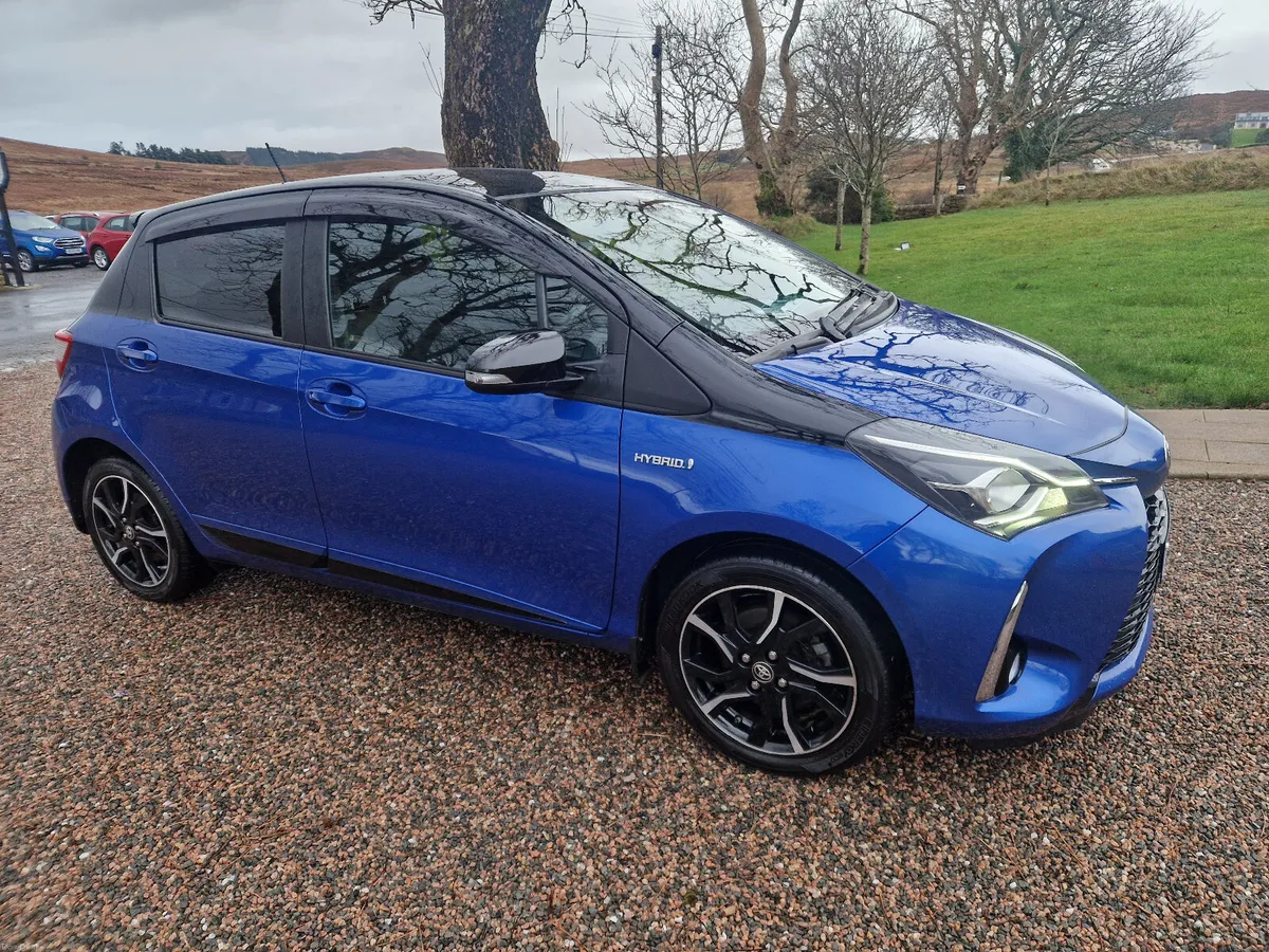 2017 Yaris Hybrid - Image 2