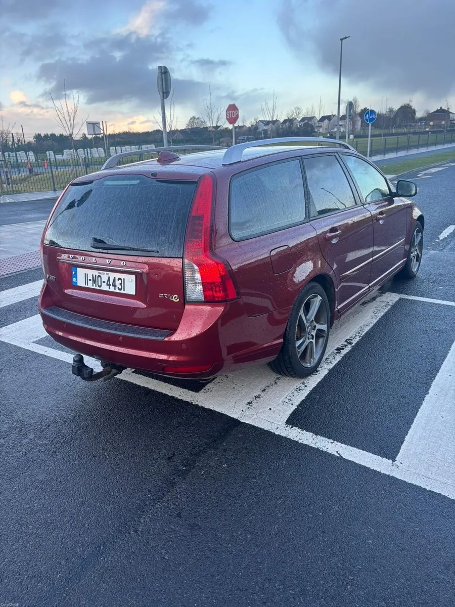 Volvo V50 - Image 2