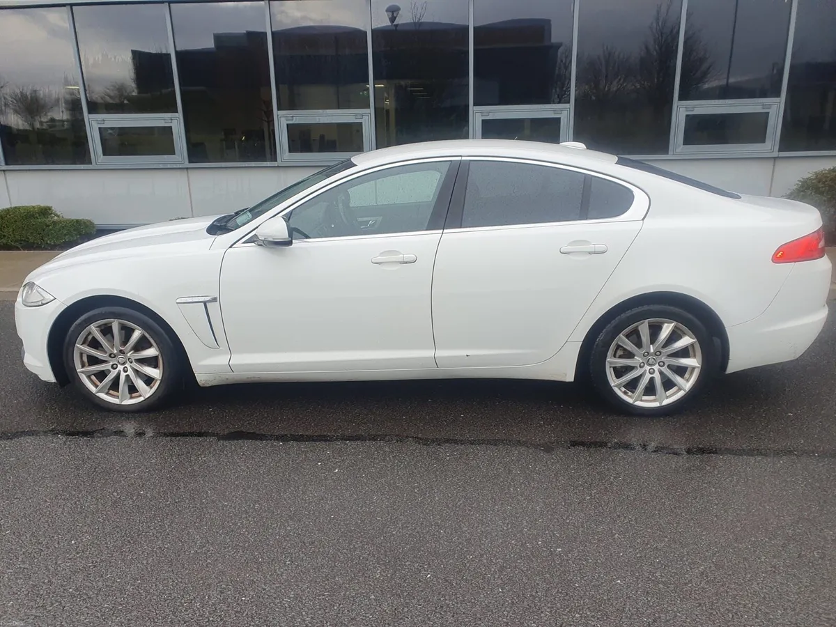 2012 Jaguar XF 2.2 Diesel - Image 2
