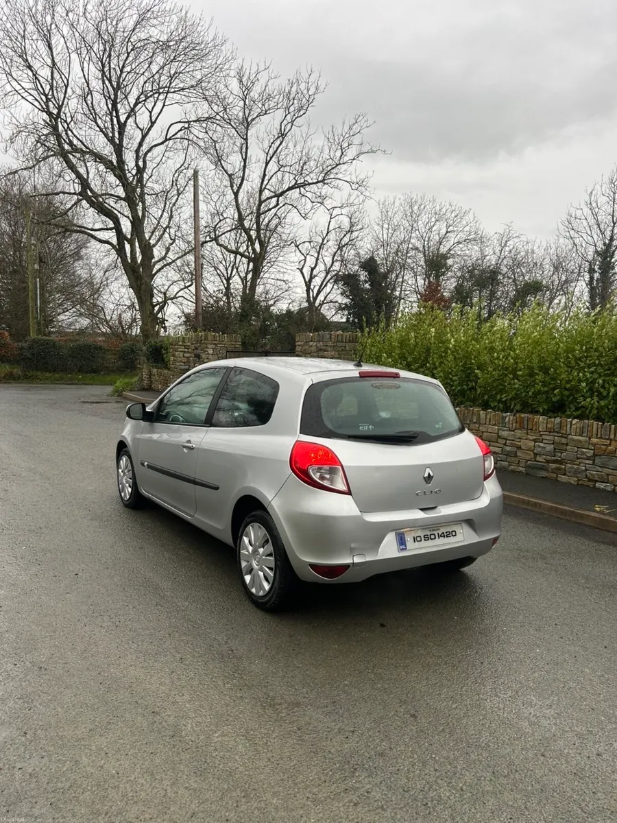 10 Renault Clio low miles - Image 3