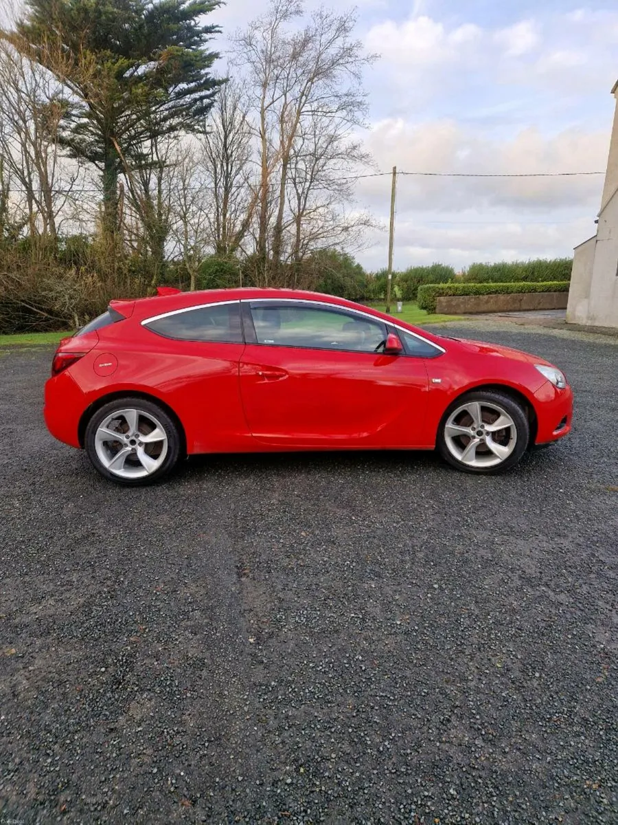 Opel Astra GTC - Image 2