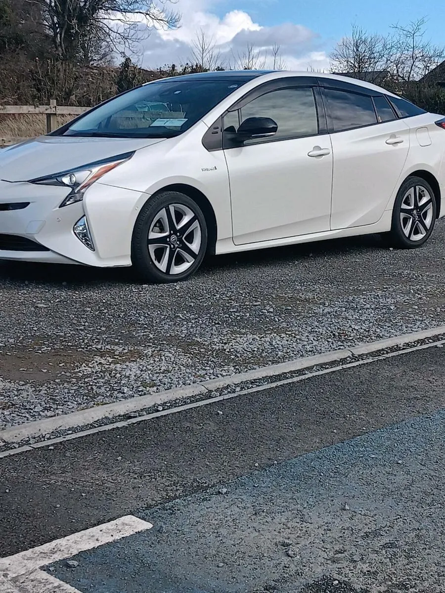 TOYOTA PRIUS 'white' 2018 - Image 2