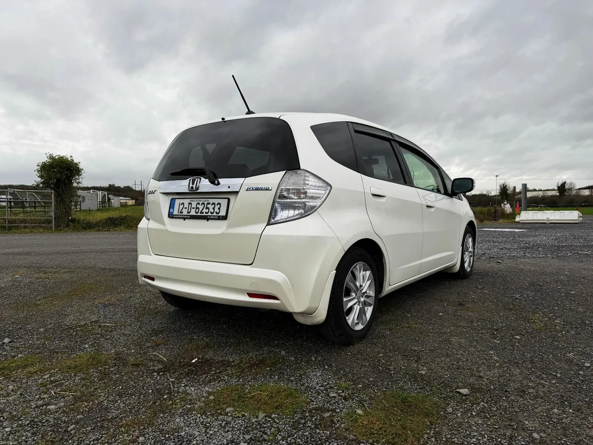 2012 Honda Fit 1.3L Petrol Hybrid – Automatic – - Image 4