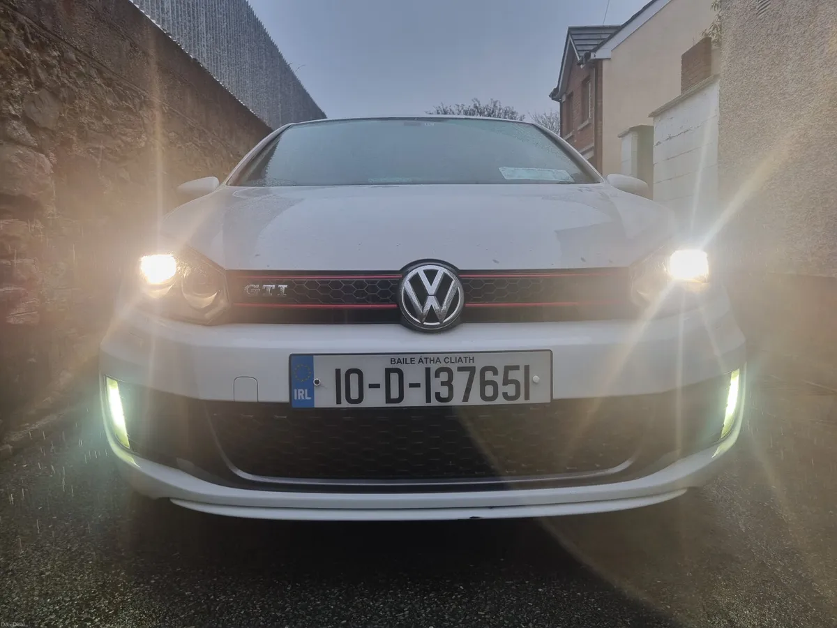 Volkswagen Golf  GTI 2010 - Image 2