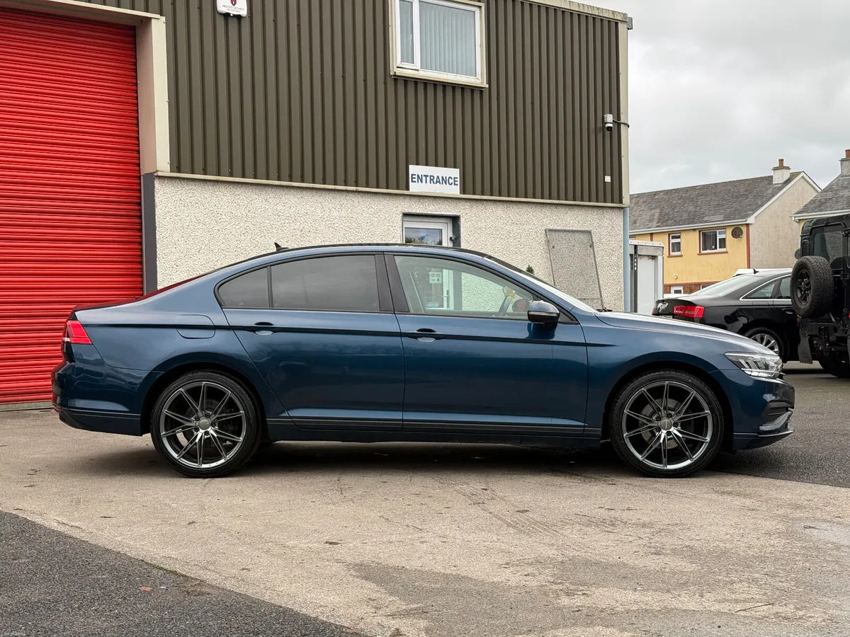 Volkswagen Passat 2020 - Image 2