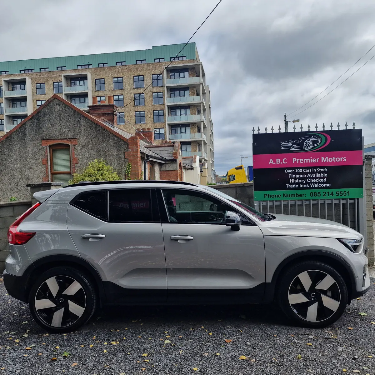 Volvo XC40 2023 400 km (WLTP) Electric - Image 3