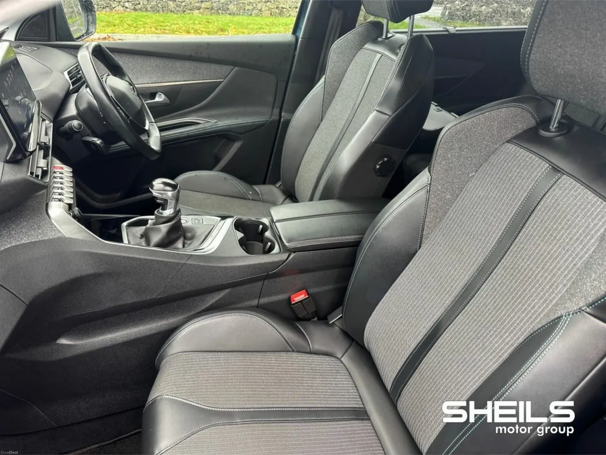 Peugeot 5008 1.5 Diesel Allure 130BHP *7 Seater* - Image 5