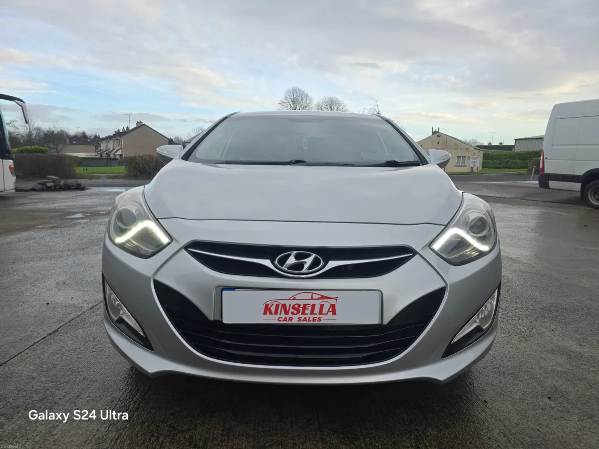 Hyundai i40  1.7 turbo diesel Executive - Image 2