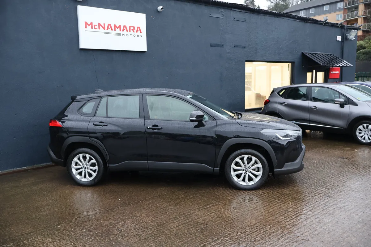 Toyota Corolla Cross Luna Exceptional Condition! - Image 2