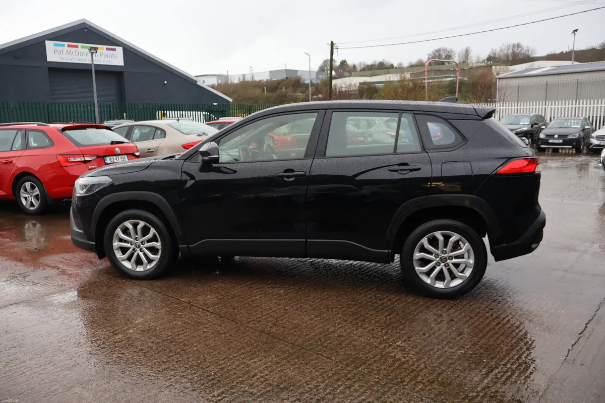Toyota Corolla Cross Luna Exceptional Condition! - Image 6
