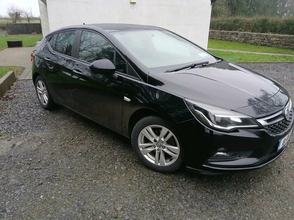2018 Vauxhall Astra NCT 2 years 02/28 - Image 3