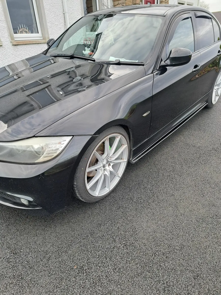 BMW 3-Series 2009 - Image 2