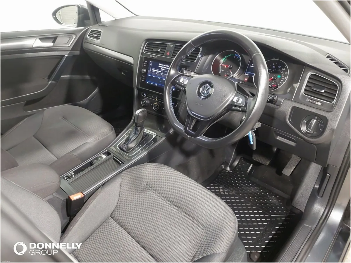 Volkswagen Golf Electric Hatchback e- - Image 4