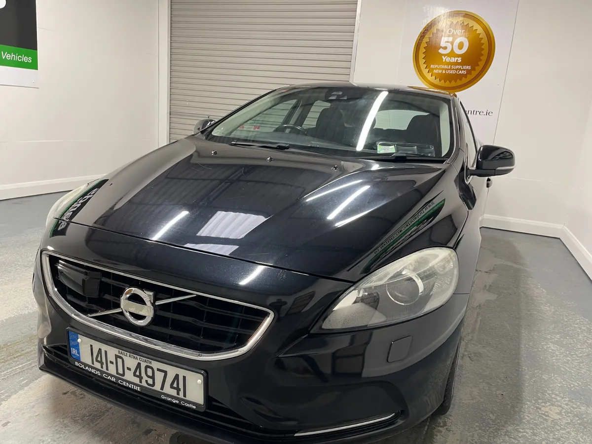 141 Volvo V40 Automatic 1.6 T4 5dr Model - Image 4
