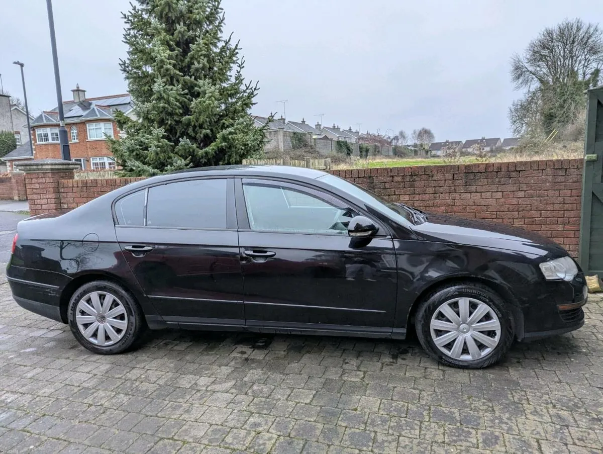 Volkswagen Passat - Image 1