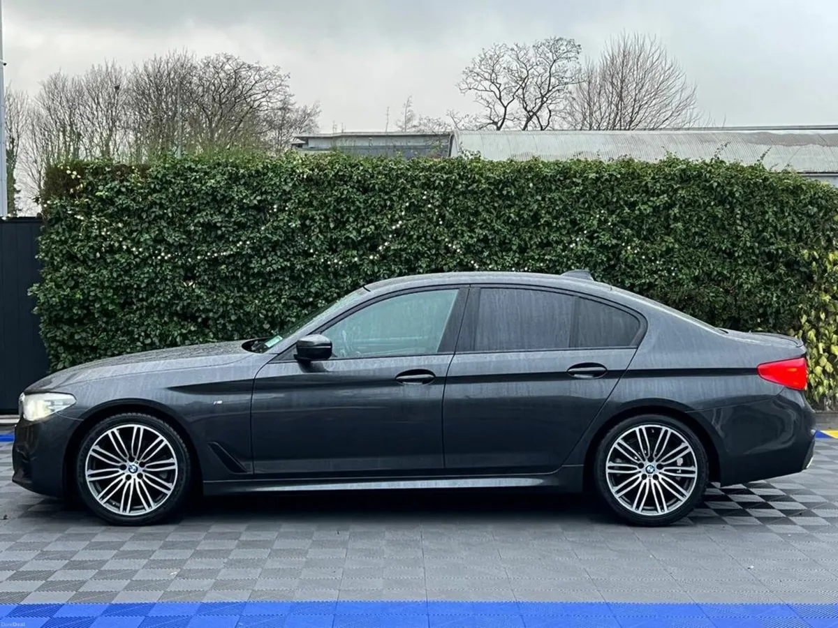 BMW 5-Series 520d M-SPORT // LEATHER HEATED SEATS - Image 3